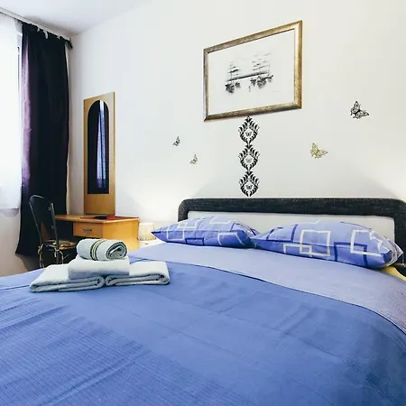 Apartment Sweet Dreams *